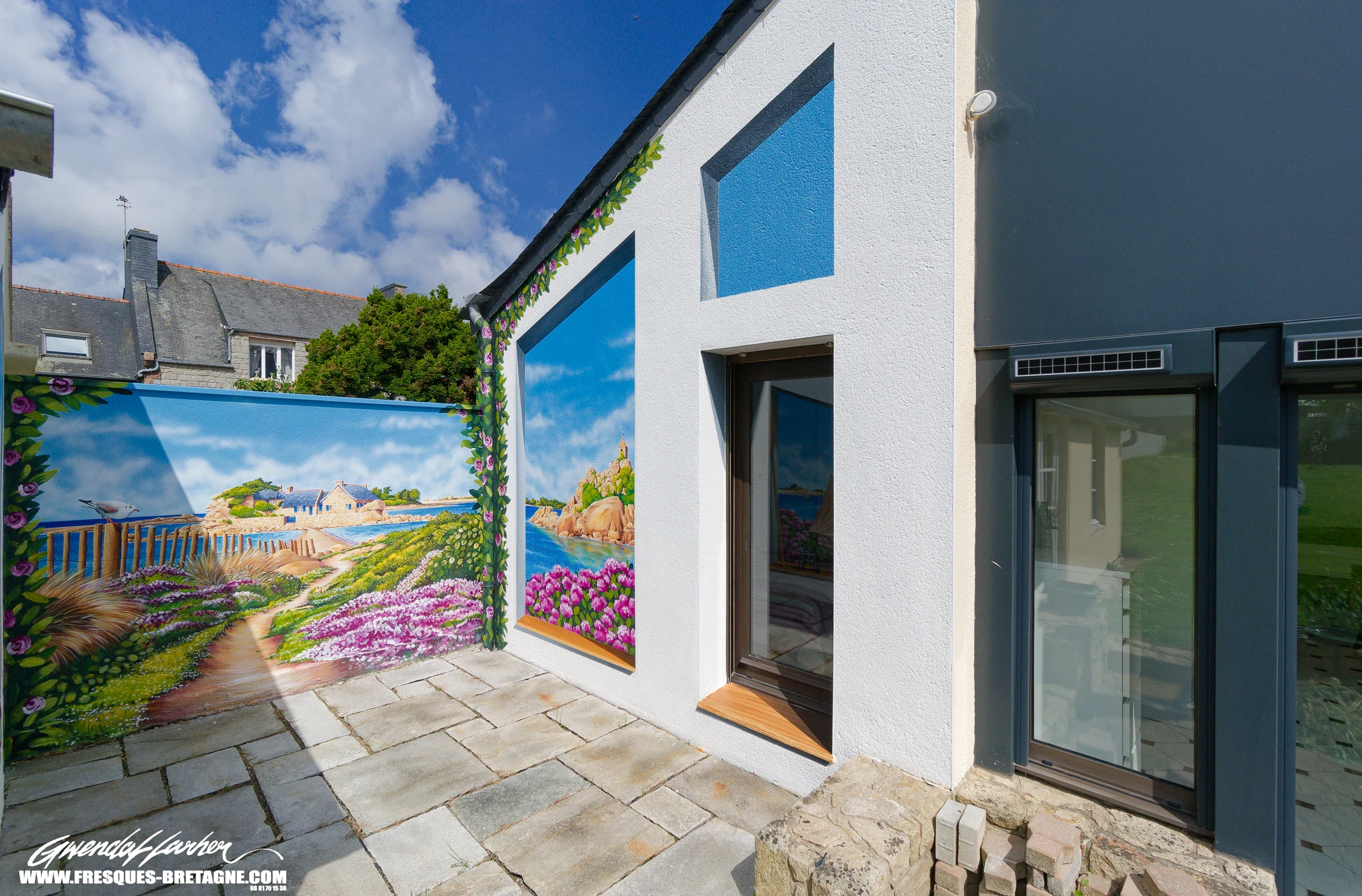 Fresque en trompe-l'œil de véranda sur le mur d'une terrasse extérieure de particulier à Penvenan